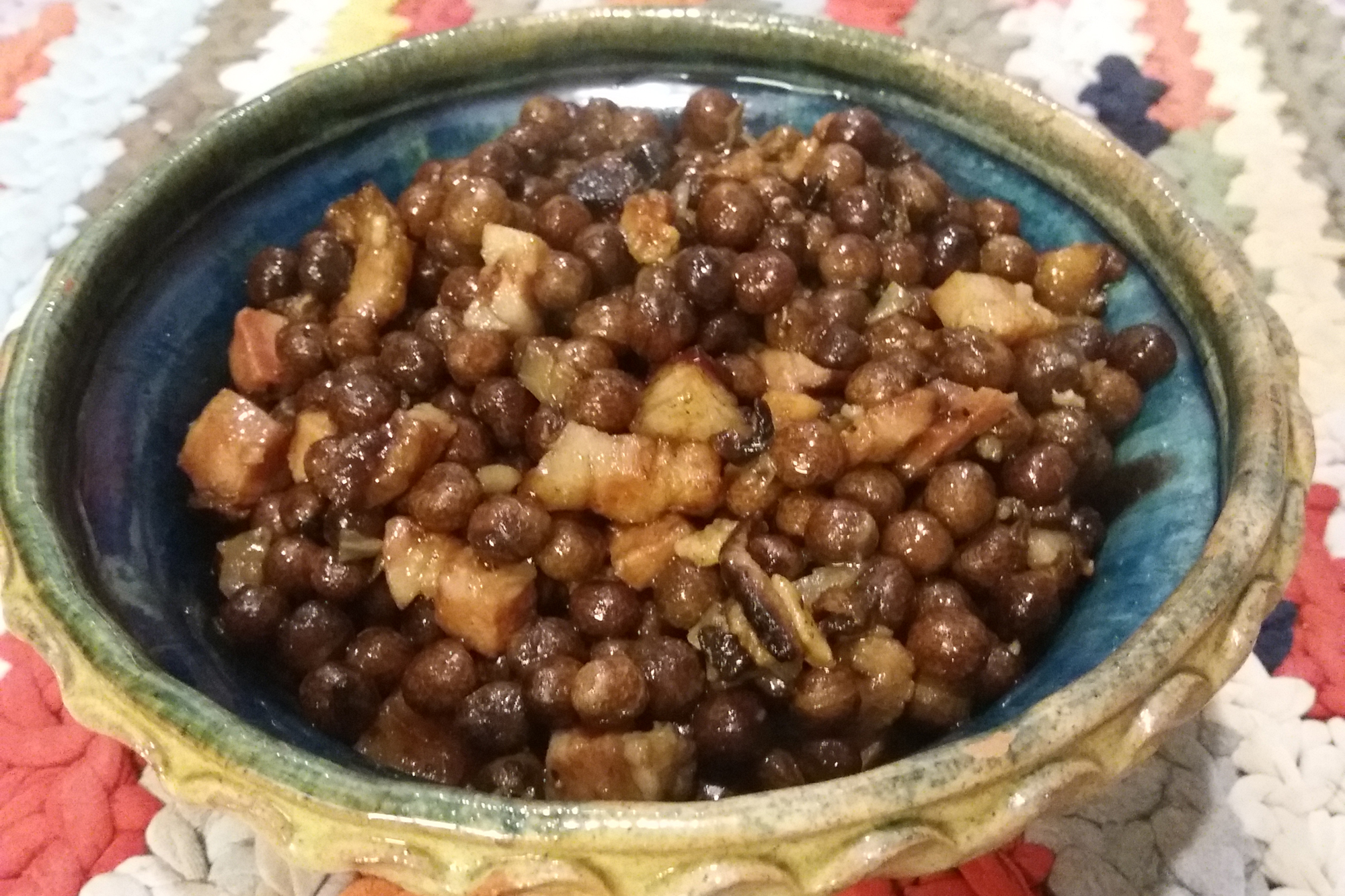 Серый горох со шпеком (Pelēkie zirņi ar speķi)